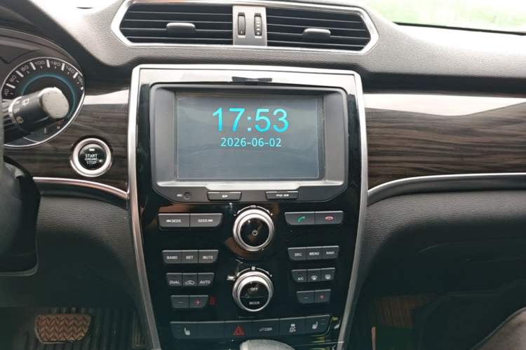 Used Haval H2 2015 1.5T Automatic Two-Wheel Drive Elite Edition Audio And AC Panel
