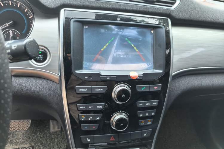 Used Haval H2 2015 1.5T Automatic Two-Wheel Drive Elite Edition Audio And AC Panel
