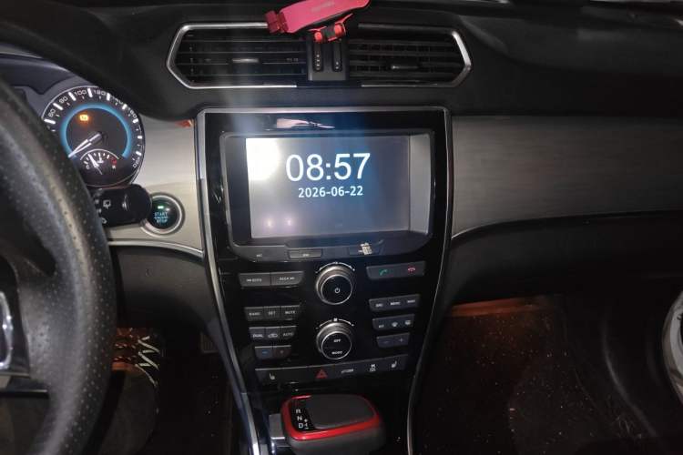 Used Haval H2 2015 1.5T Automatic Two-Wheel Drive Prestige Edition Audio And AC Panel
