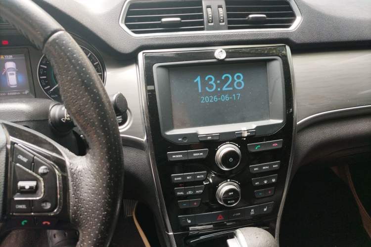 Used Haval H2 2015 1.5T Automatic Two-Wheel Drive Prestige Edition Audio And AC Panel