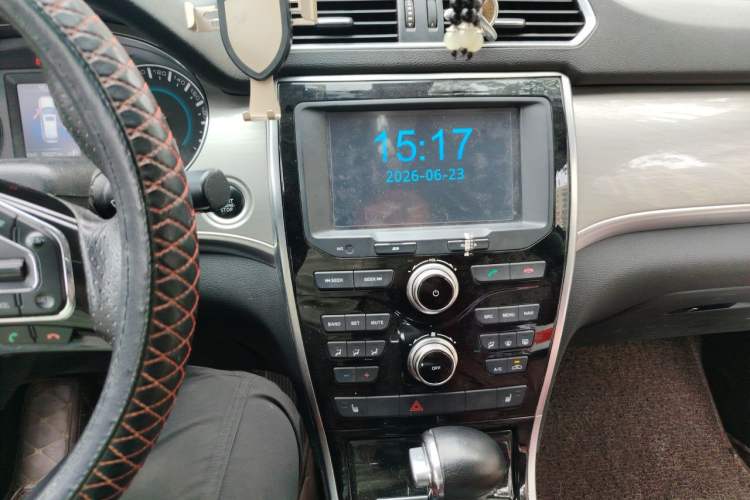 Used Haval H2 2015 1.5T Automatic Two-Wheel Drive Elite Edition Audio And AC Panel