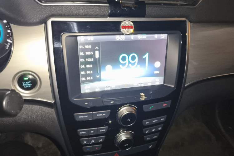 Used Haval H2 2015 1.5T Automatic Two-Wheel Drive Elite Edition Audio And AC Panel