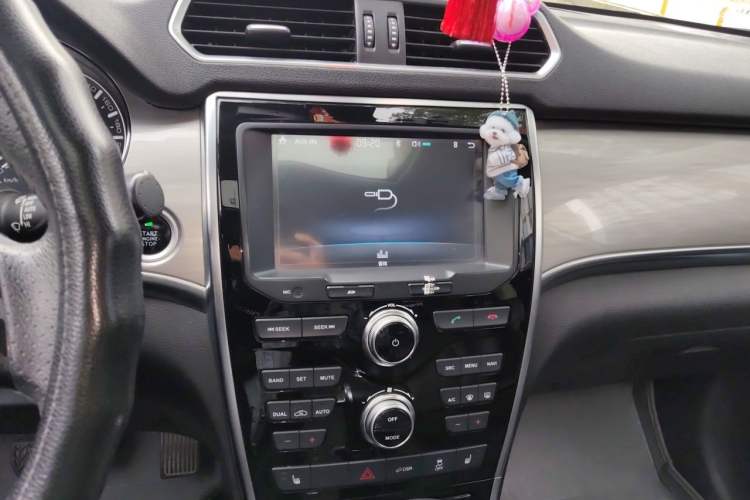 Used Haval H2 2015 1.5T Automatic Two-Wheel Drive Prestige Edition Audio And AC Panel