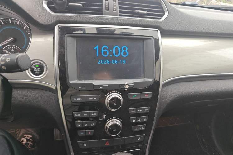 Used Haval H2 2015 1.5T Automatic Two-Wheel Drive Elite Edition Audio And AC Panel