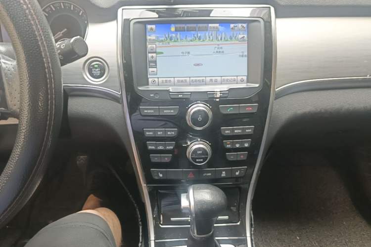 Used Haval H2 2015 1.5T Automatic Two-Wheel Drive Prestige Edition Audio And AC Panel