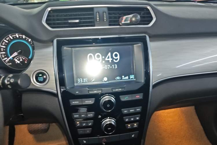 Used Haval H2 2015 1.5T Automatic Two-Wheel Drive Elite Edition Audio And AC Panel