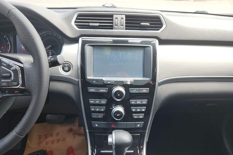 Used Haval H2 2015 1.5T Automatic Two-Wheel Drive Elite Edition Audio And AC Panel