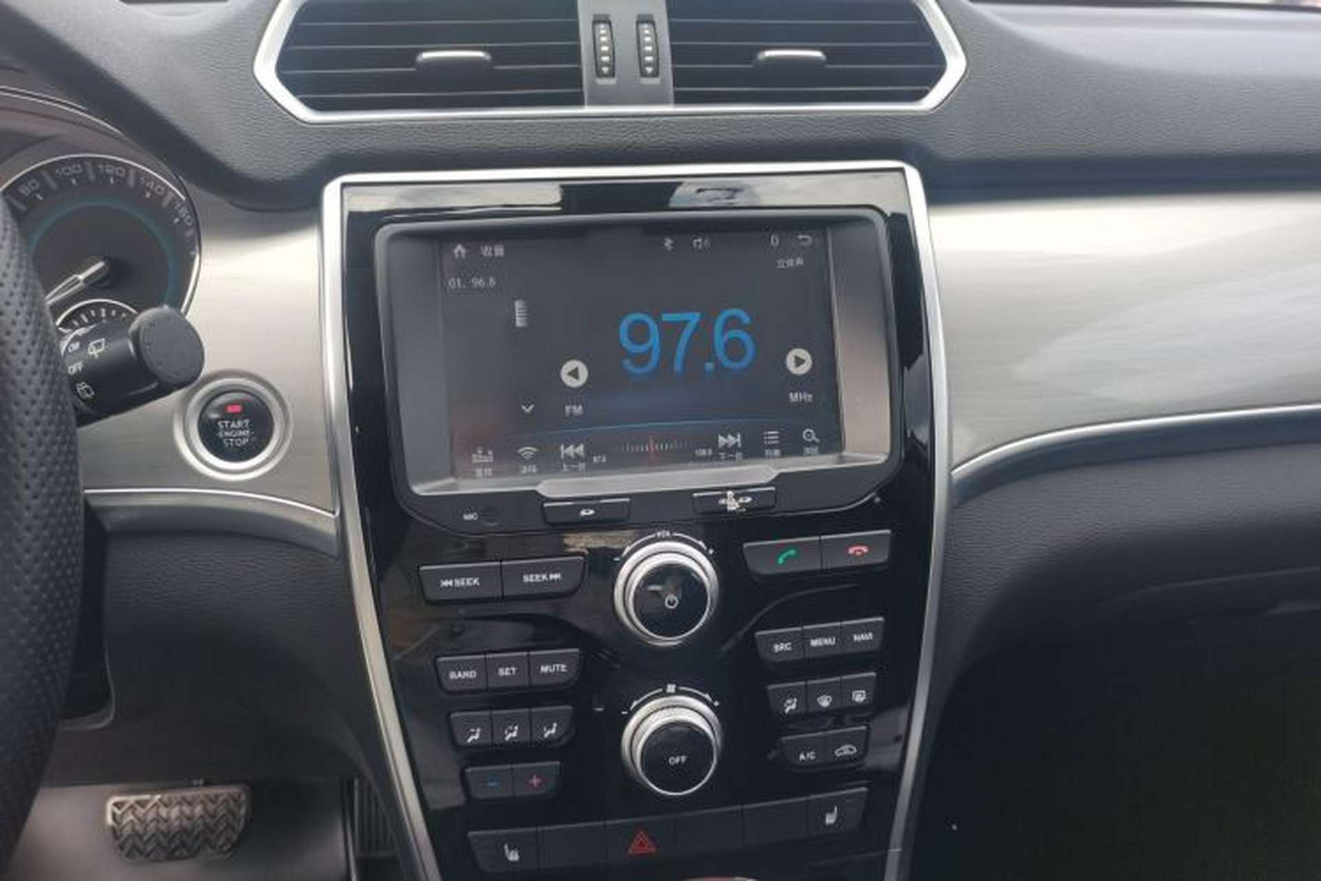 Used Haval H2 2015 1.5T Automatic Two-Wheel Drive Elite Edition Audio And AC Panel