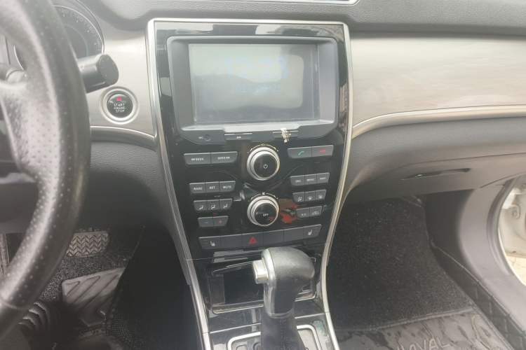 Used Haval H2 2015 1.5T Automatic Two-Wheel Drive Elite Edition Audio And AC Panel