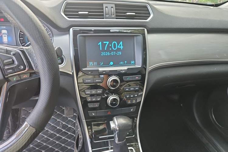 Used Haval H2 2015 1.5T Automatic Two-Wheel Drive Elite Edition Audio And AC Panel