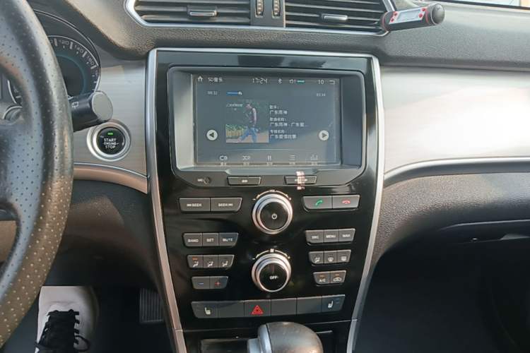 Used Haval H2 2015 1.5T Automatic Two-Wheel Drive Elite Edition Audio And AC Panel