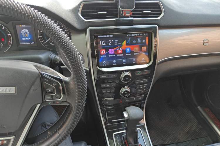 Used Haval H2 2015 1.5T Automatic Two-Wheel Drive Prestige Edition Audio And AC Panel