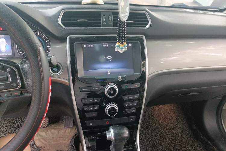 Used Haval H2 2015 1.5T Automatic Two-Wheel Drive Elite Edition Audio And AC Panel