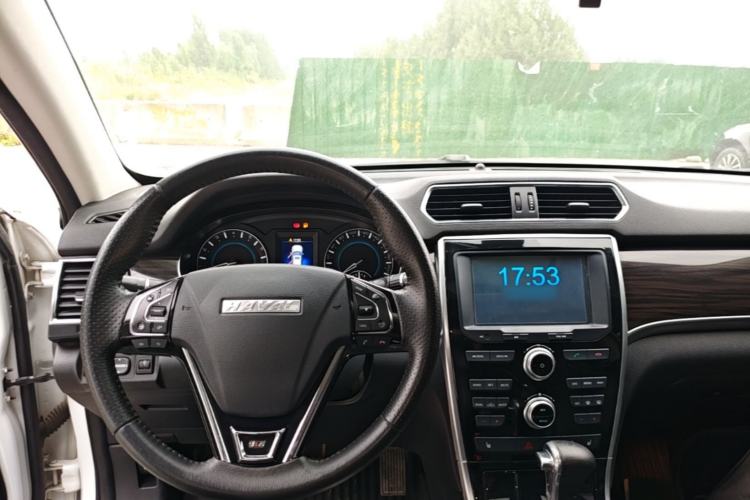 Used Haval H2 2015 1.5T Automatic Two-Wheel Drive Elite Edition Center Console