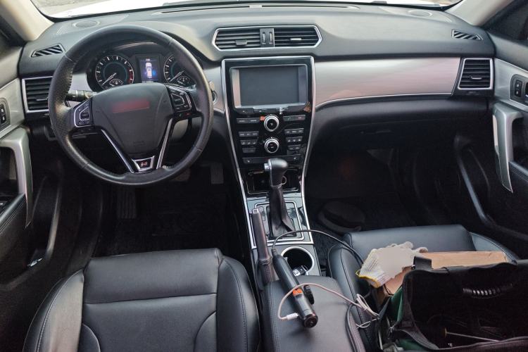 Used Haval H2 2015 1.5T Automatic Two-Wheel Drive Elite Edition Center Console