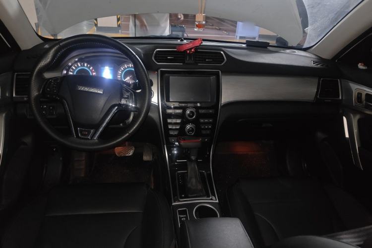 Used Haval H2 2015 1.5T Automatic Two-Wheel Drive Prestige Edition Center Console