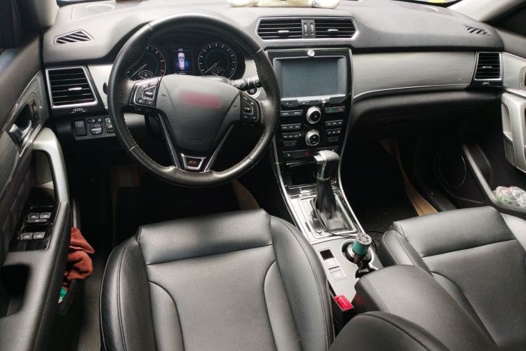 Used Haval H2 2015 1.5T Automatic Two-Wheel Drive Prestige Edition Center Console