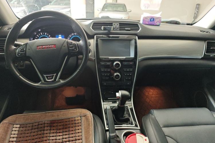 Used Haval H2 2015 1.5T Automatic Two-Wheel Drive Elite Edition Center Console