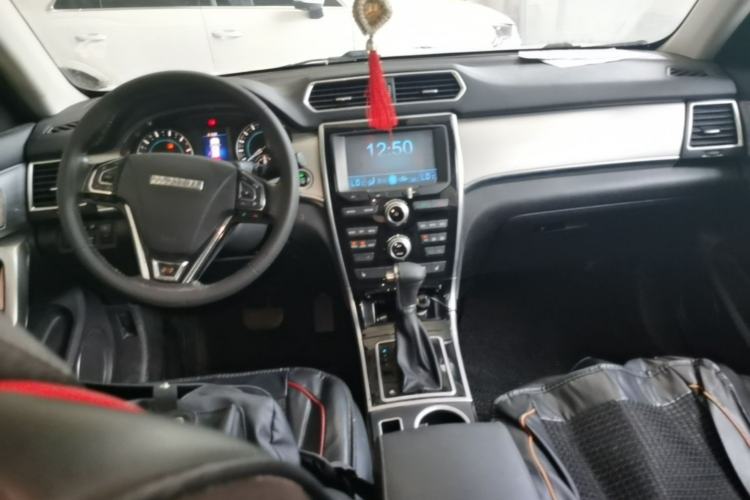 Used Haval H2 2015 1.5T Automatic Two-Wheel Drive Prestige Edition Center Console