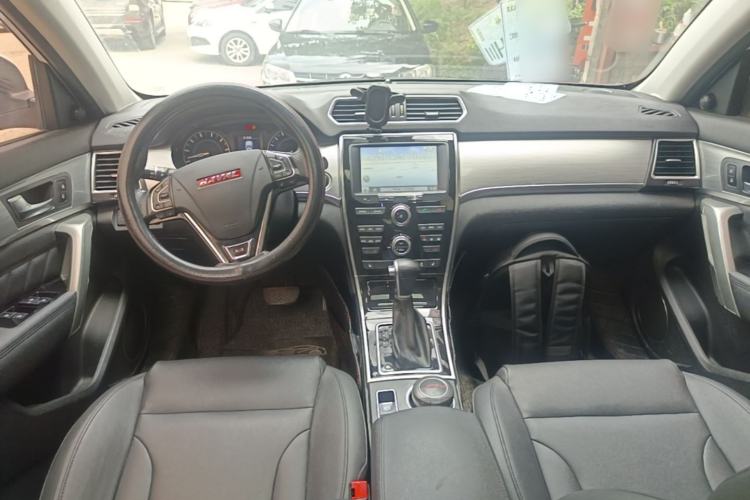 Used Haval H2 2015 1.5T Automatic Two-Wheel Drive Prestige Edition Center Console