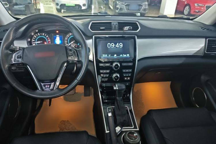 Used Haval H2 2015 1.5T Automatic Two-Wheel Drive Elite Edition Center Console