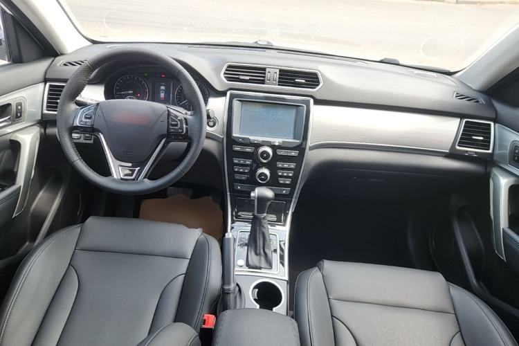 Used Haval H2 2015 1.5T Automatic Two-Wheel Drive Elite Edition Center Console