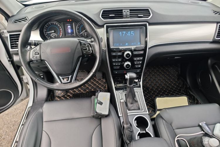 Used Haval H2 2015 1.5T Automatic Two-Wheel Drive Elite Edition Center Console