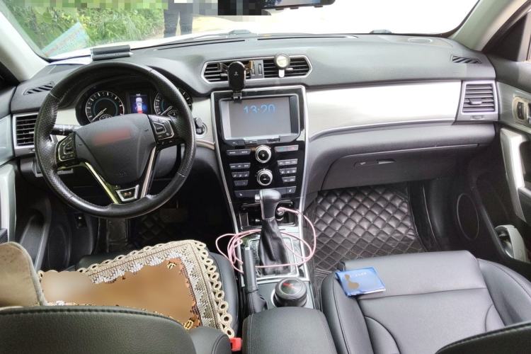 Used Haval H2 2015 1.5T Automatic Two-Wheel Drive Elite Edition Center Console
