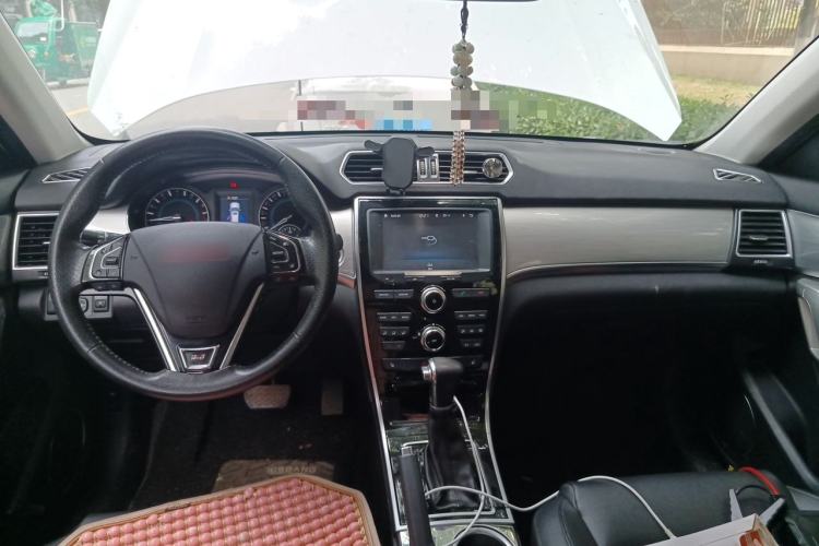 Used Haval H2 2015 1.5T Automatic Two-Wheel Drive Elite Edition Center Console