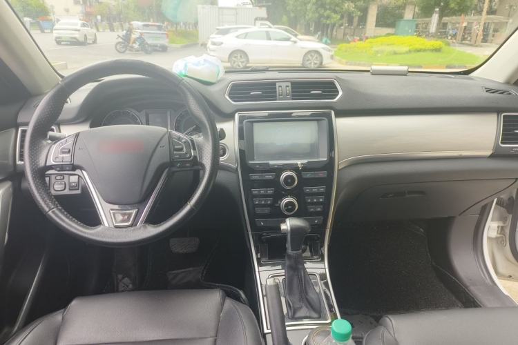 Used Haval H2 2015 1.5T Automatic Two-Wheel Drive Elite Edition Center Console