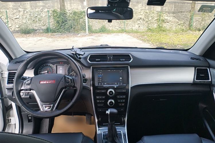 Used Haval H2 2015 1.5T Automatic Two-Wheel Drive Elite Edition Center Console