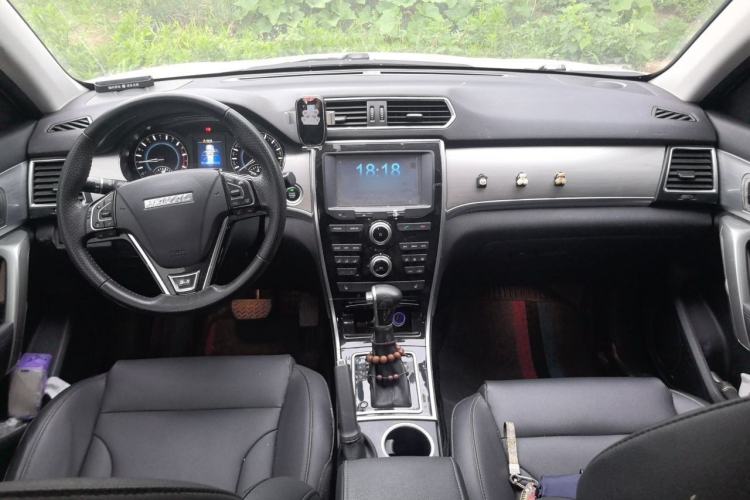 Used Haval H2 2015 1.5T Automatic Two-Wheel Drive Elite Edition Center Console