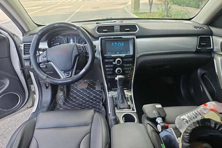 Used Haval H2 2015 1.5T Automatic Two-Wheel Drive Elite Edition Center Console
