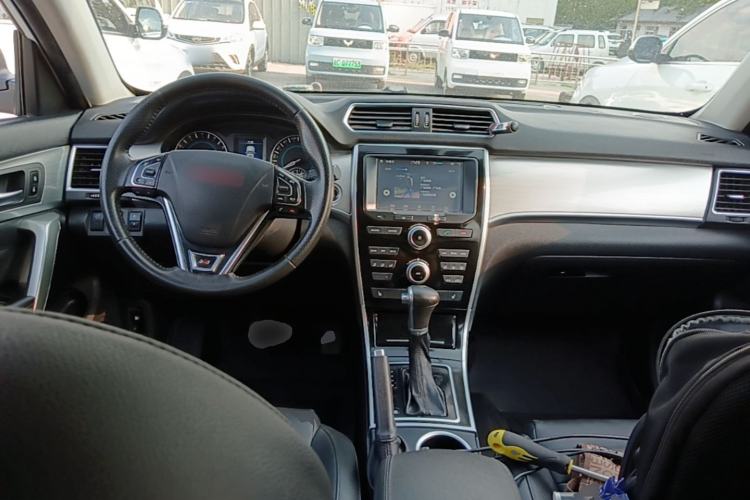 Used Haval H2 2015 1.5T Automatic Two-Wheel Drive Elite Edition Center Console