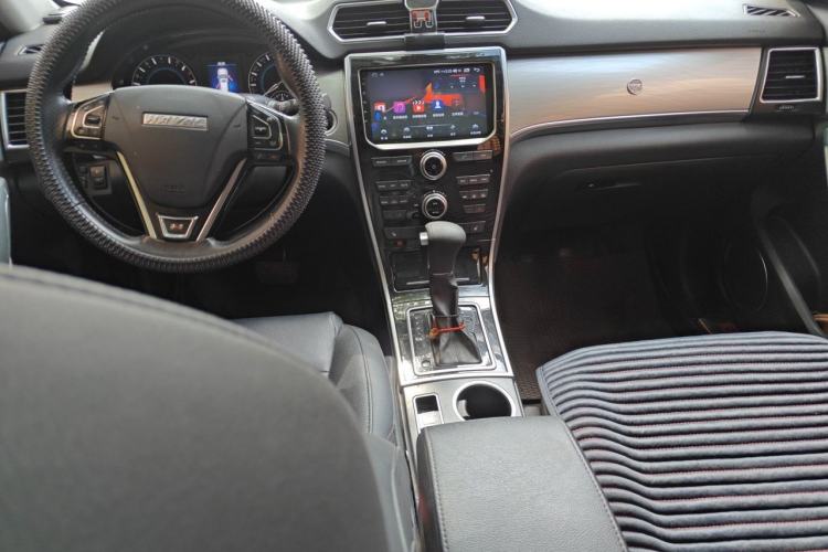 Used Haval H2 2015 1.5T Automatic Two-Wheel Drive Prestige Edition Center Console