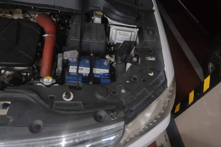 Used Haval H2 2015 1.5T Automatic Two-Wheel Drive Prestige Edition Engine Bay Left