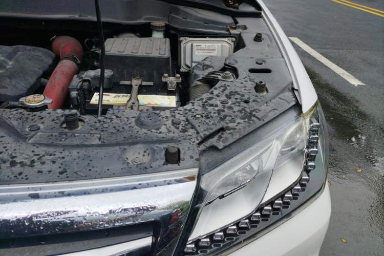 Used Haval H2 2015 1.5T Automatic Two-Wheel Drive Prestige Edition Engine Bay Left