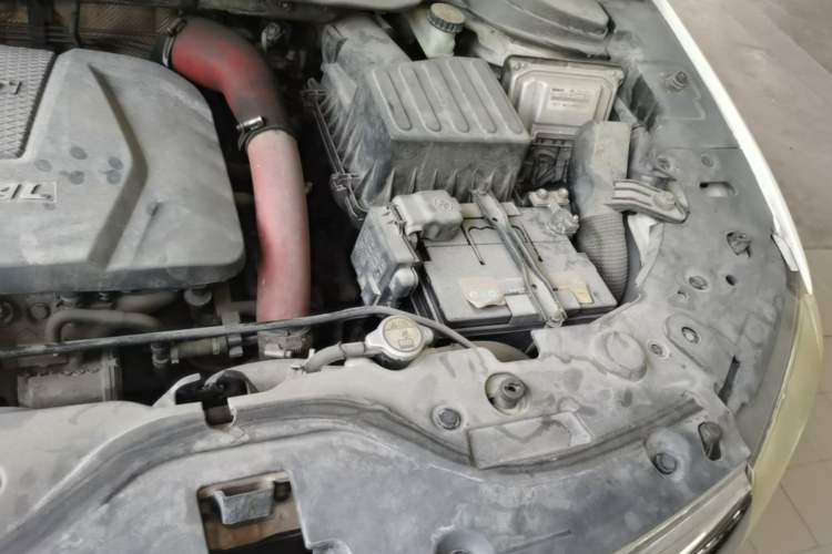 Used Haval H2 2015 1.5T Automatic Two-Wheel Drive Prestige Edition Engine Bay Left