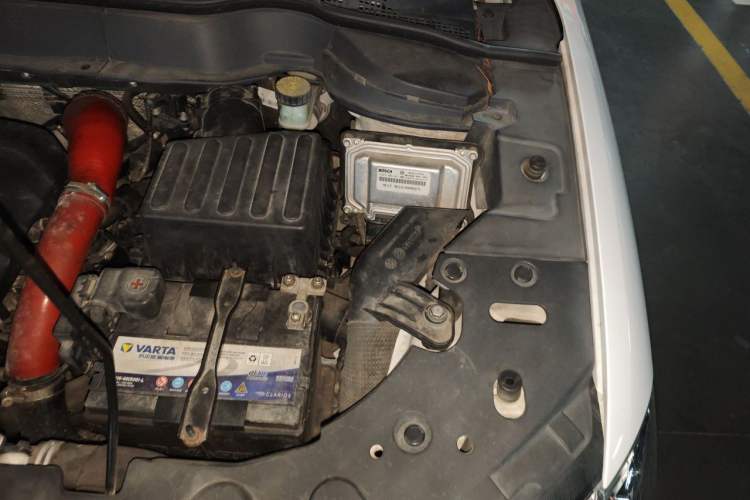 Used Haval H2 2015 1.5T Automatic Two-Wheel Drive Elite Edition Engine Bay Left
