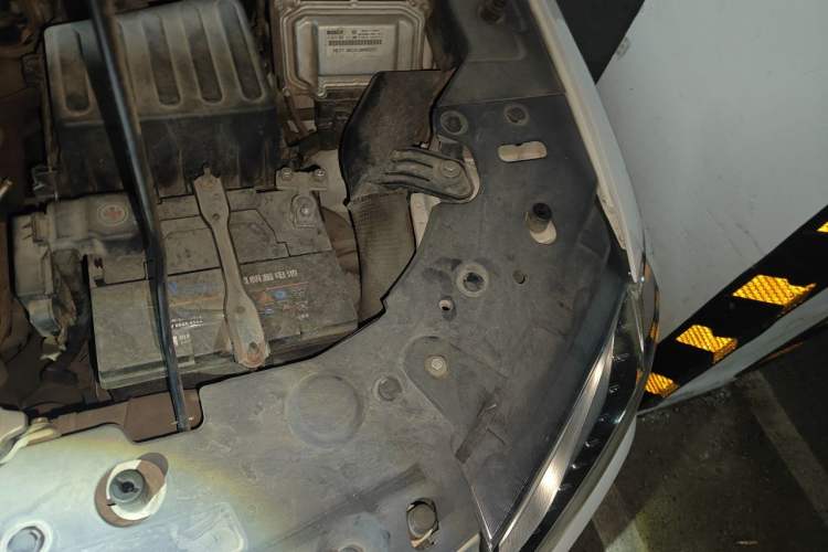 Used Haval H2 2015 1.5T Automatic Two-Wheel Drive Prestige Edition Engine Bay Left