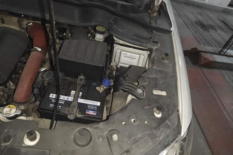 Used Haval H2 2015 1.5T Automatic Two-Wheel Drive Elite Edition Engine Bay Left