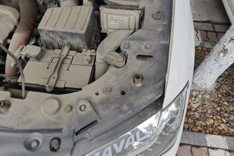 Used Haval H2 2015 1.5T Automatic Two-Wheel Drive Prestige Edition Engine Bay Left