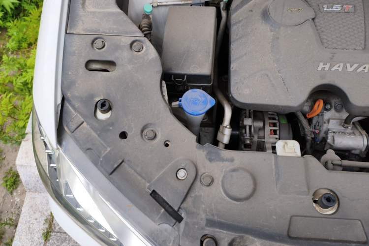 Used Haval H2 2015 1.5T Automatic Two-Wheel Drive Elite Edition Engine Bay Right