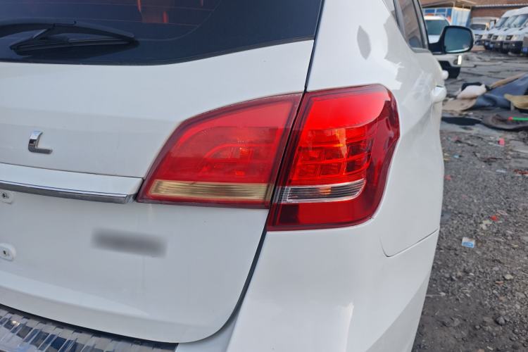 Used Haval H2 2015 1.5T Automatic Two-Wheel Drive Elite Edition Exterior 3