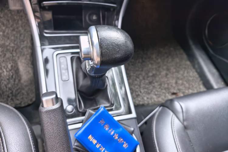 Used Haval H2 2015 1.5T Automatic Two-Wheel Drive Elite Edition Gear Lever