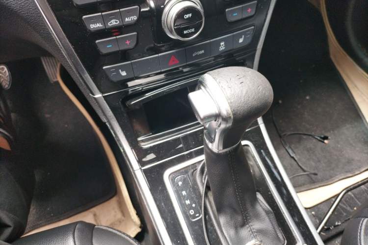Used Haval H2 2015 1.5T Automatic Two-Wheel Drive Prestige Edition Gear Lever