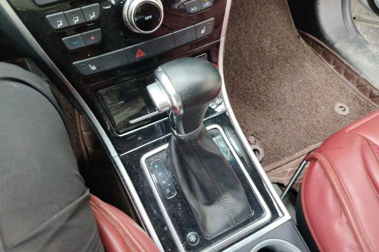 Used Haval H2 2015 1.5T Automatic Two-Wheel Drive Elite Edition Gear Lever