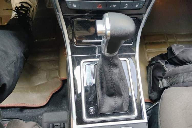 Used Haval H2 2015 1.5T Automatic Two-Wheel Drive Prestige Edition Gear Lever