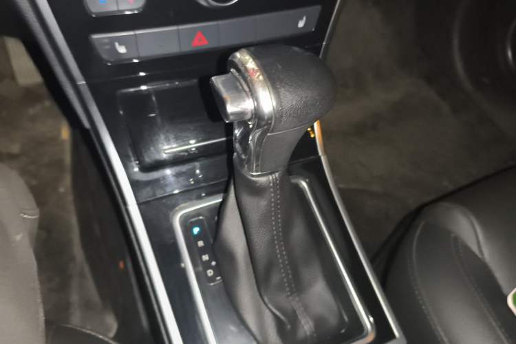 Used Haval H2 2015 1.5T Automatic Two-Wheel Drive Elite Edition Gear Lever