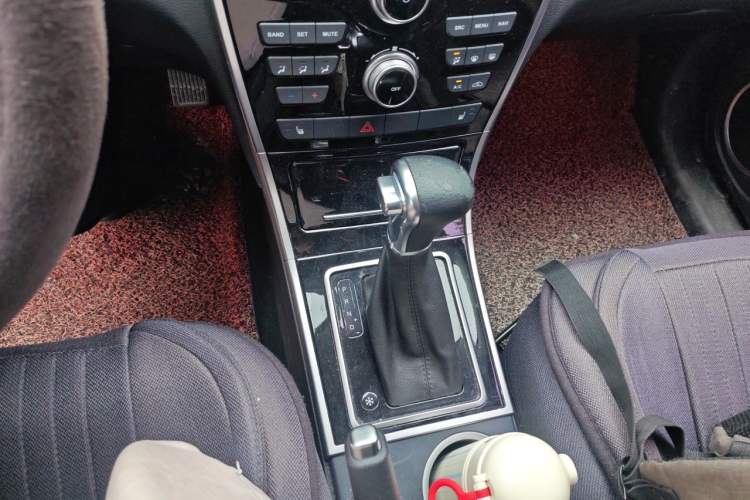 Used Haval H2 2015 1.5T Automatic Two-Wheel Drive Elite Edition Gear Lever